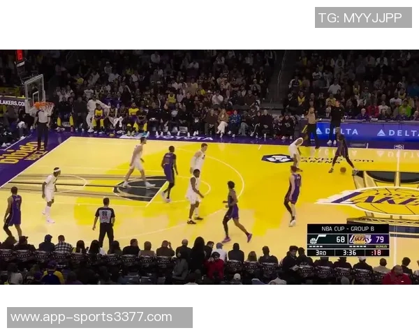 克莱三节狂砍23分三分球11投6中成功突破17000分大关